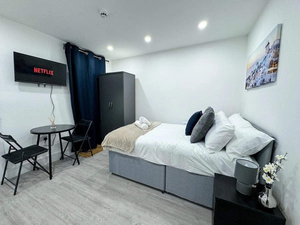 New City Centre Gem 1-Bedroom Flat With Free Parking contacts